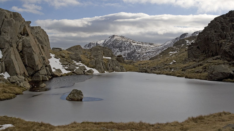 High House tarn & Bow Fell High House tarn & Bow Fell