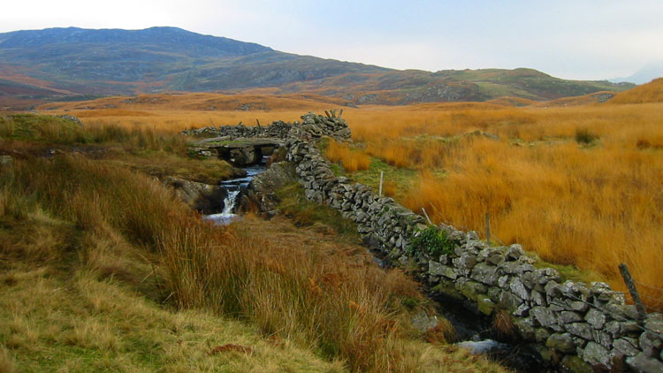 Footbridge at Braich-garw Footbridge at Braich-garw