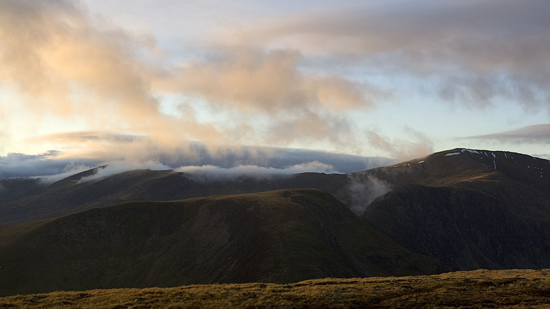 More mist falls on the Carnedd Dafydd ridge 