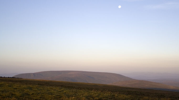 Early moon over Hart Fell