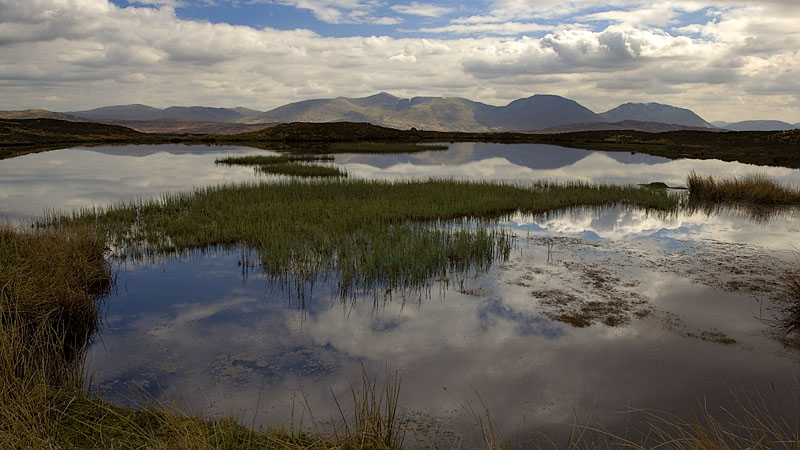 Lochan at Tom d&agrave; Chloiche