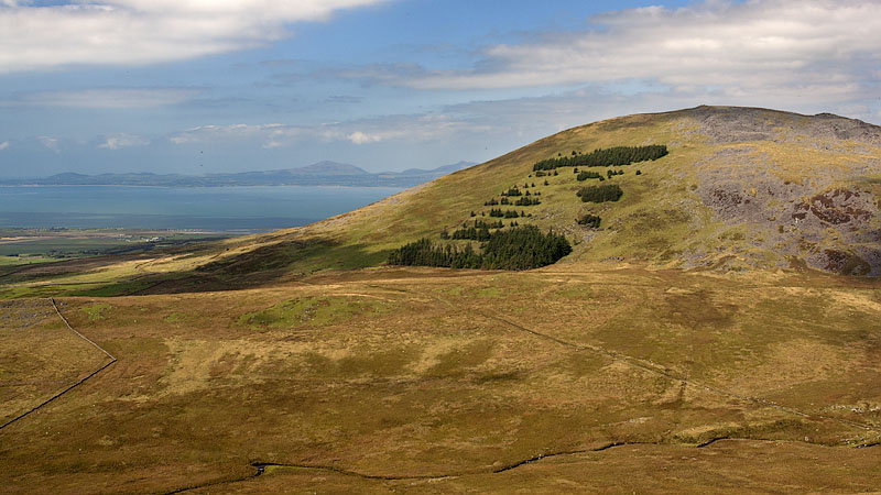 Moelfre and Lleyn Pensinula hills across Bae Tremadog Moelfre and Lleyn Pensinula hills across Bae Tremadog