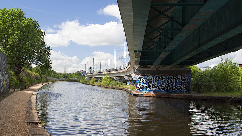 Metrolink bridge crossing the canal Metrolink bridge crossing the canal