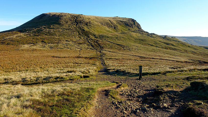 Ascent to Kinder edge Ascent to Kinder edge