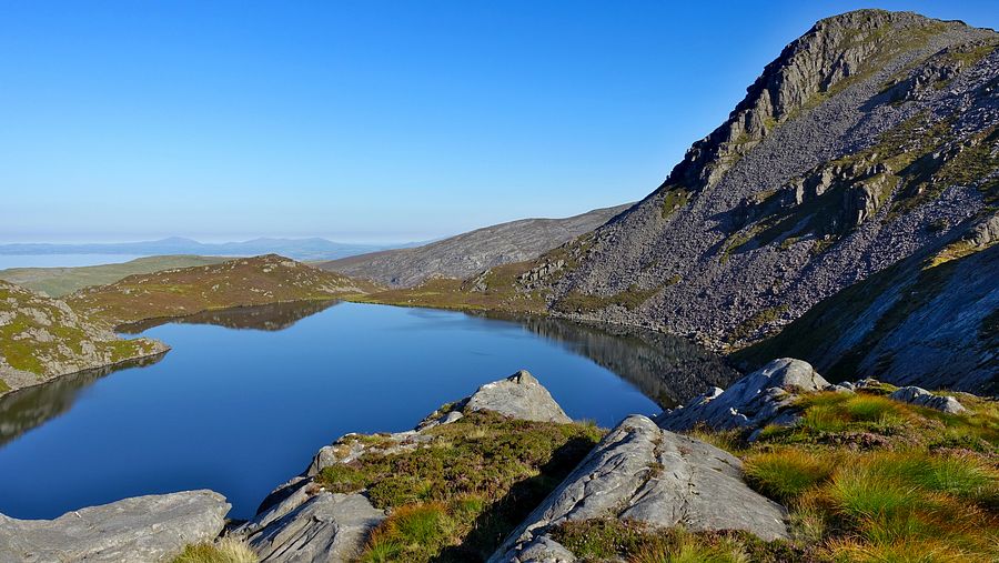 Llyn Hywel & Rhinog Fach Llyn Hywel & Rhinog Fach