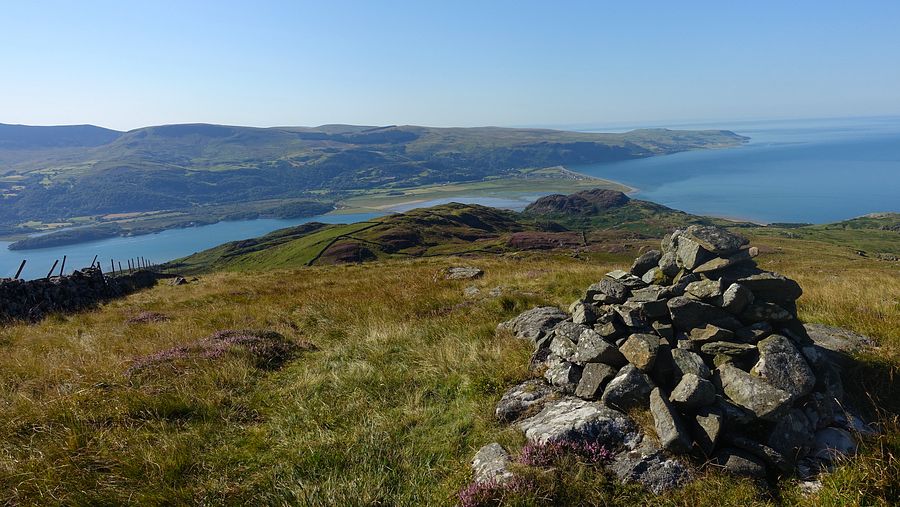 Cairn at the start of the long descent to Barmouth Cairn at the start of the long descent to Barmouth