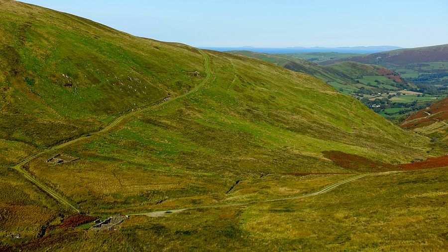 Descending to the Nant Dol-goch Descending to the Nant Dol-goch