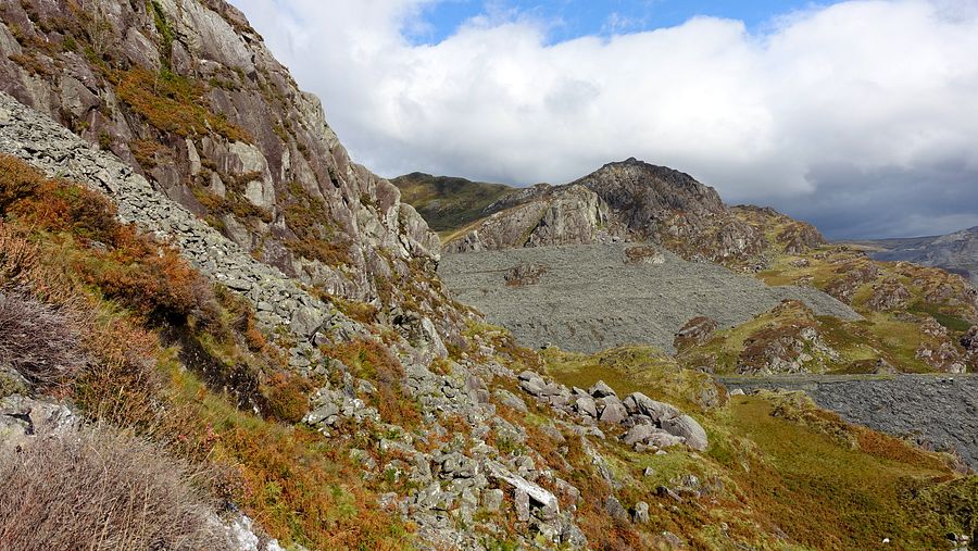Craig Nythygigfran from the incline