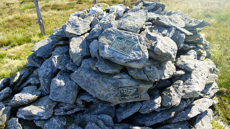 Memorial cairn on Tarren Cwm-ffernol Memorial cairn on Tarren Cwm-ffernol