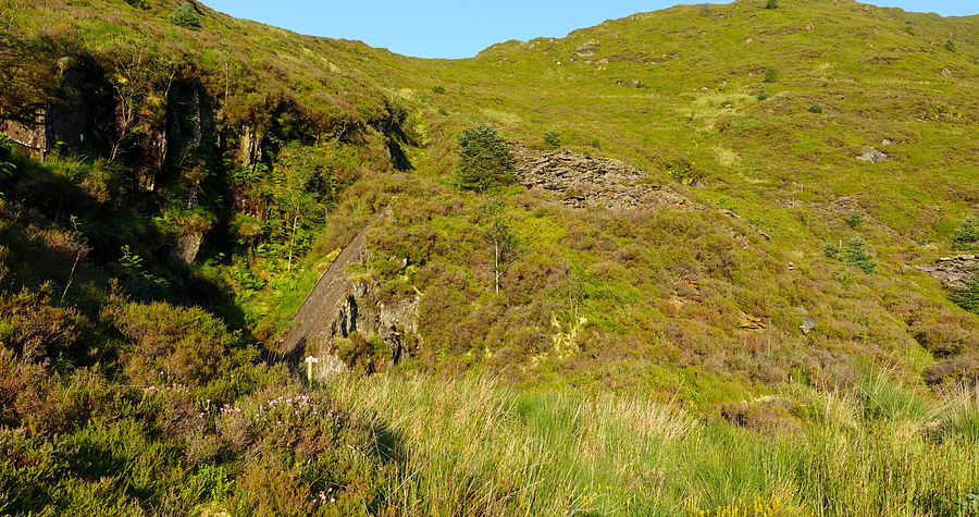 Old quarry workings on Tarren y Gesail Old quarry workings on Tarren y Gesail
